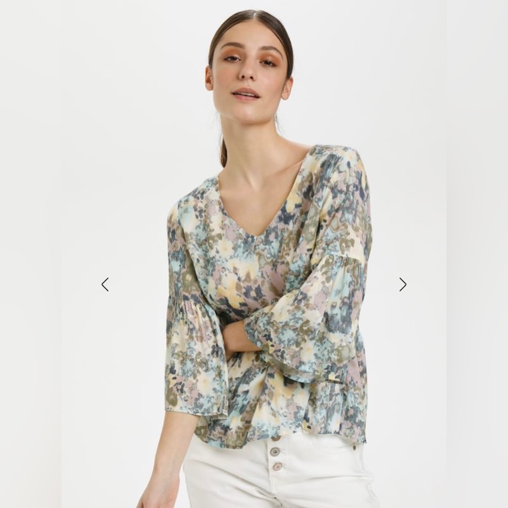 Cream CRDusta blouse soft floral bell sleeve A line size 40 about a large
